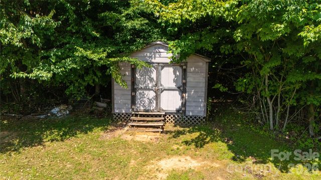 498 Broad Branch Road, Bakersville, NC 28705