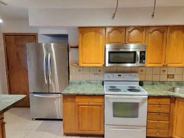 9709 Bianco Terrace E, Des Plaines, IL 60016