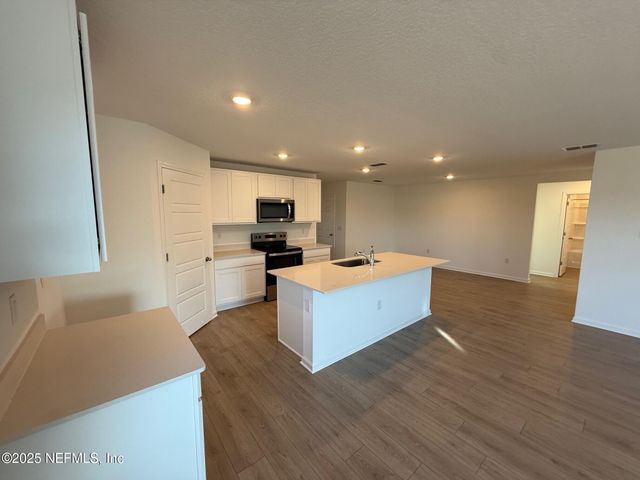 4004 YEW TREE Court, Jacksonville, FL 32218