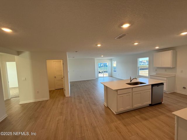 4004 YEW TREE Court, Jacksonville, FL 32218