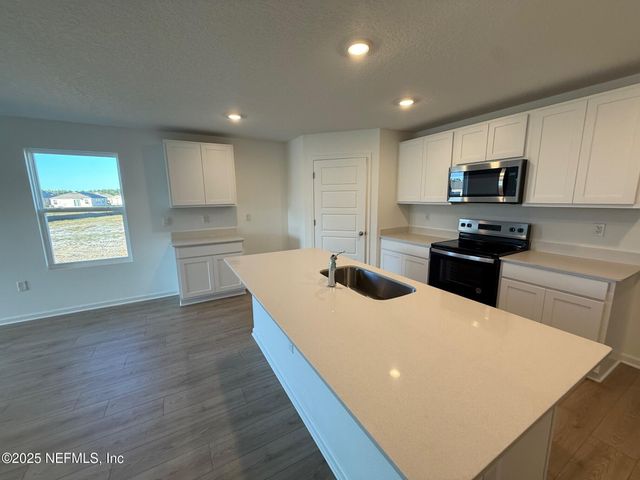 4004 YEW TREE Court, Jacksonville, FL 32218