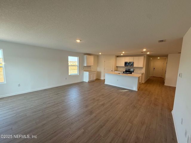 4004 YEW TREE Court, Jacksonville, FL 32218