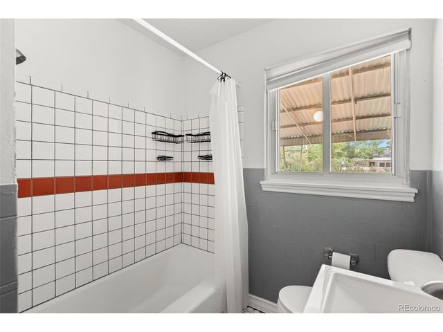 2256 Geneva St, Aurora, CO 80010