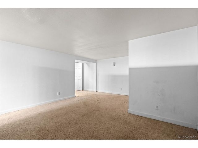 2256 Geneva St, Aurora, CO 80010