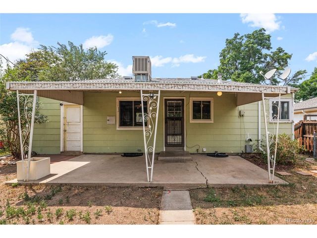 2256 Geneva St, Aurora, CO 80010