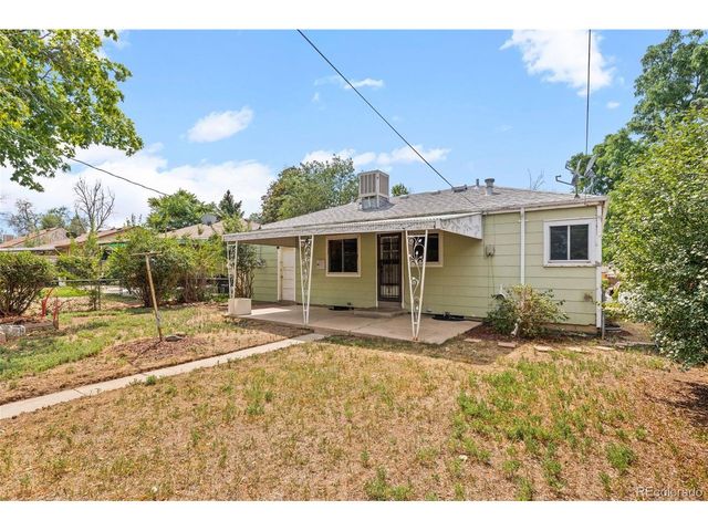 2256 Geneva St, Aurora, CO 80010