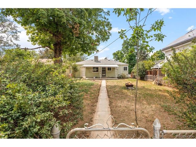 2256 Geneva St, Aurora, CO 80010