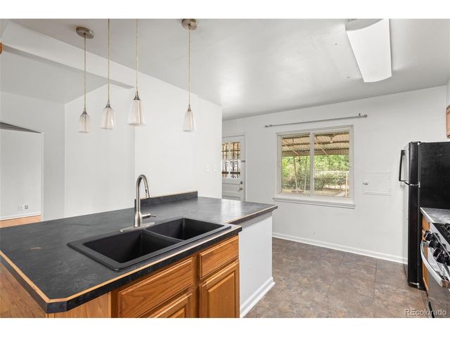 2256 Geneva St, Aurora, CO 80010
