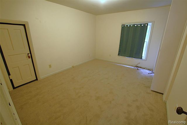 614 Hickory Street, Fenton, MI 48430