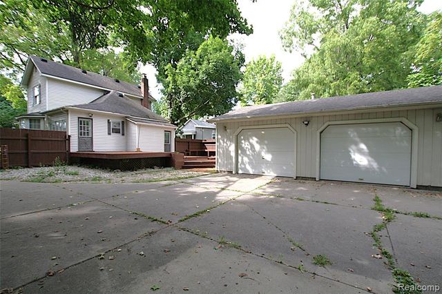 614 Hickory Street, Fenton, MI 48430