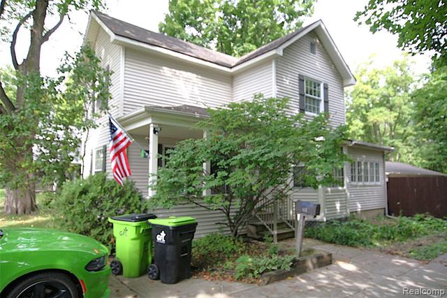 614 Hickory Street, Fenton, MI 48430