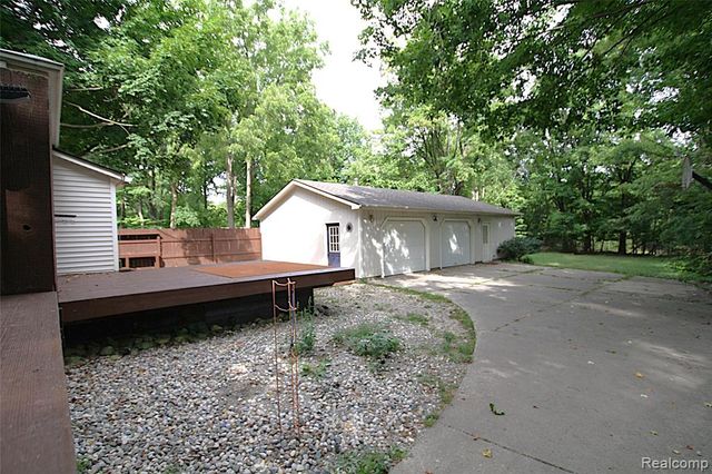 614 Hickory Street, Fenton, MI 48430