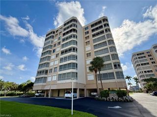 11118 Gulf Shore DR A204, Naples, FL 34108