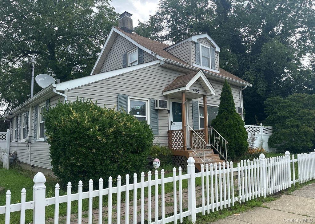 450 Great Neck Road, Copiague, NY 11726 — photo 4