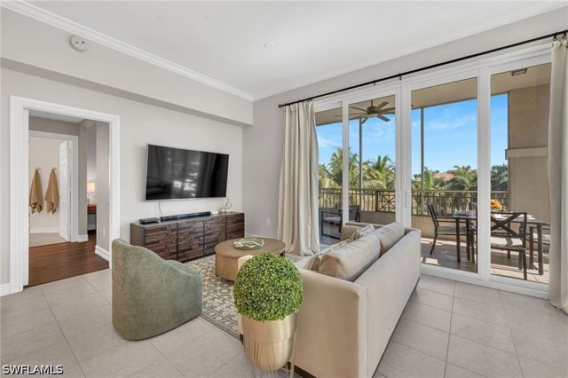 2738 Tiburon BLVD E 406, Naples, FL 34109