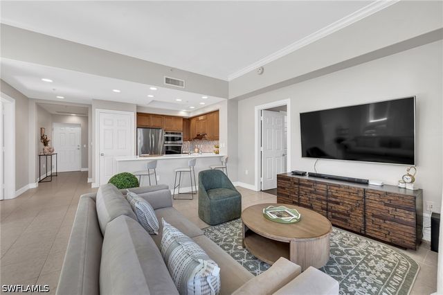 2738 Tiburon BLVD E 406, Naples, FL 34109