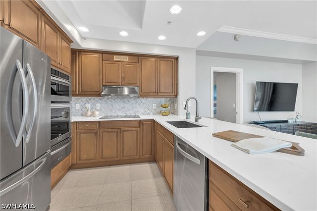 2738 Tiburon BLVD E 406, Naples, FL 34109
