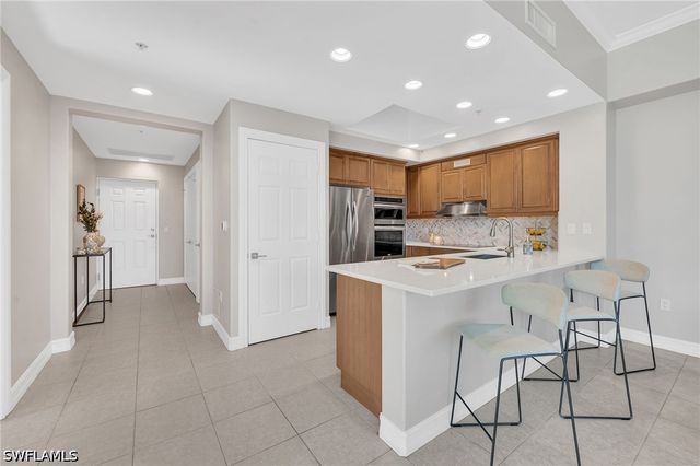 2738 Tiburon BLVD E 406, Naples, FL 34109