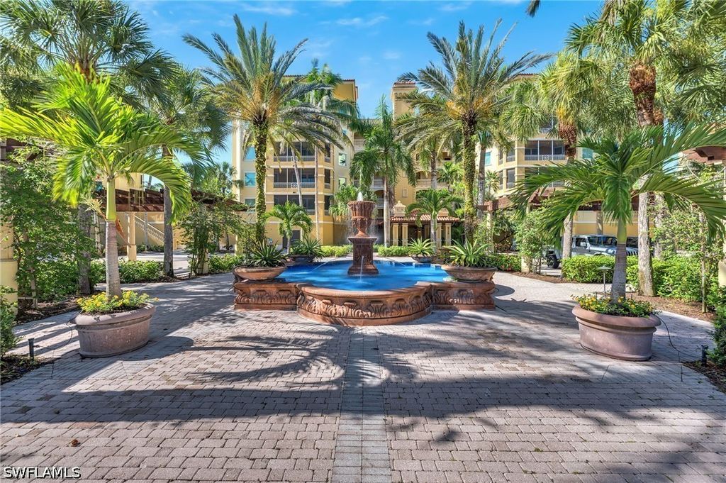 2738 Tiburon BLVD E 406, Naples, FL 34109