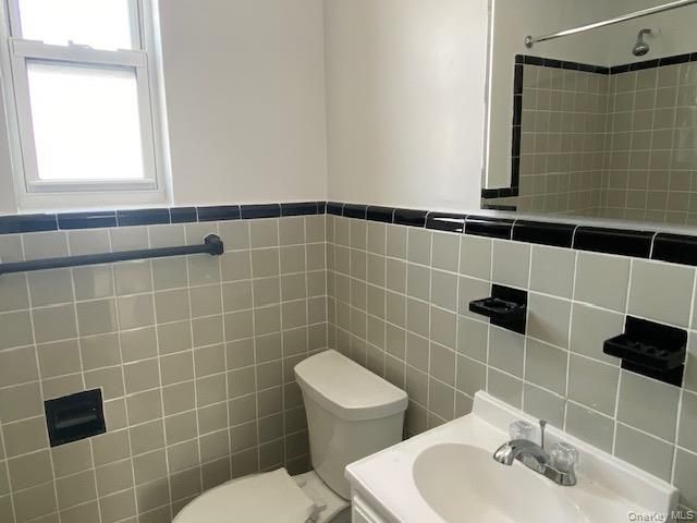 73-33 255th G-2, Glen Oaks, NY 11004