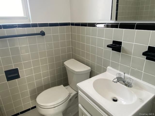 73-33 255th G-2, Glen Oaks, NY 11004