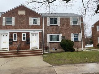 73-33 255th G-2, Glen Oaks, NY 11004