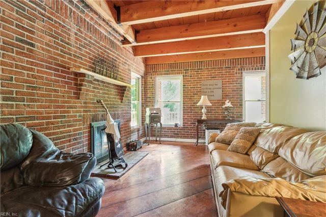 321 Maxwell LN, Newport News, VA 23606
