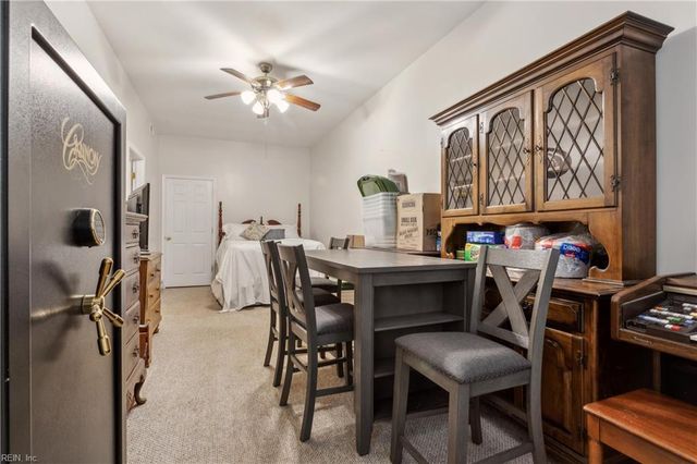 321 Maxwell LN, Newport News, VA 23606