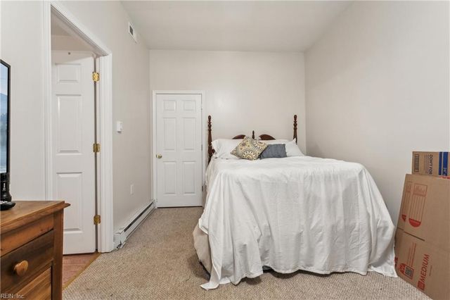 321 Maxwell LN, Newport News, VA 23606