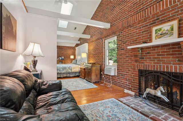 321 Maxwell LN, Newport News, VA 23606