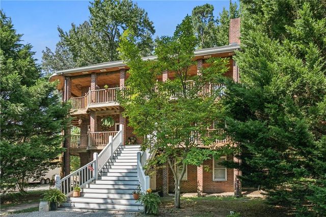 321 Maxwell LN, Newport News, VA 23606