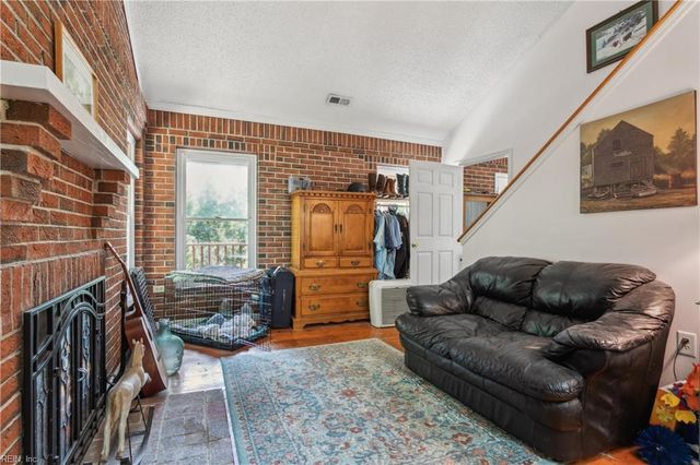 321 Maxwell LN, Newport News, VA 23606
