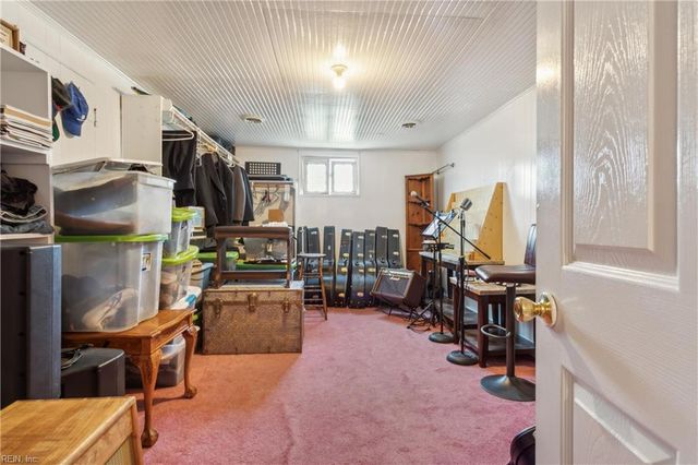 321 Maxwell LN, Newport News, VA 23606