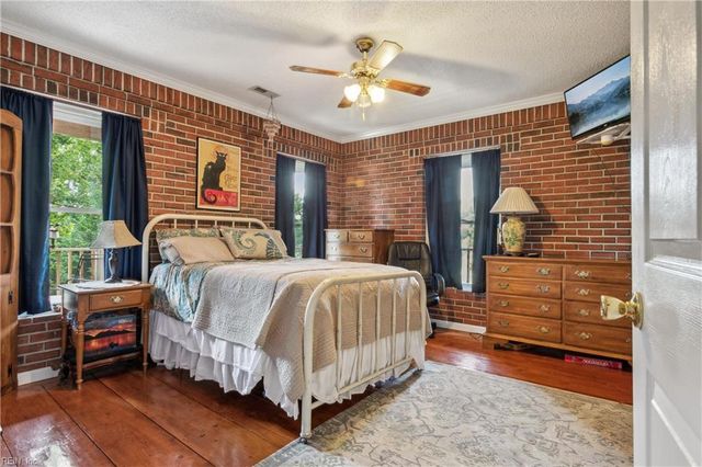 321 Maxwell LN, Newport News, VA 23606