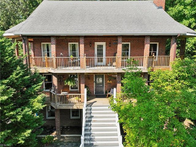 321 Maxwell LN, Newport News, VA 23606