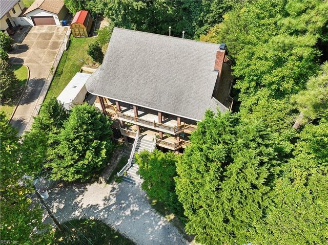 321 Maxwell LN, Newport News, VA 23606
