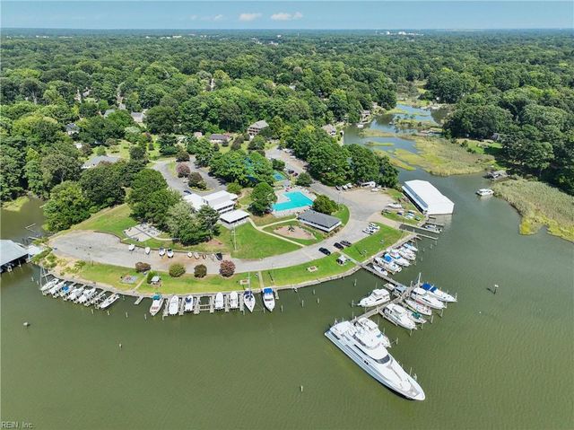 321 Maxwell LN, Newport News, VA 23606