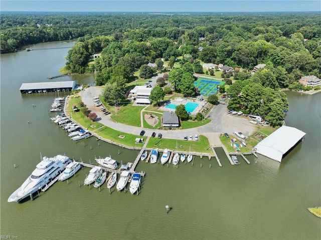321 Maxwell LN, Newport News, VA 23606