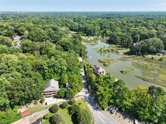 321 Maxwell LN, Newport News, VA 23606