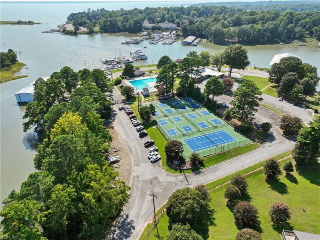 321 Maxwell LN, Newport News, VA 23606