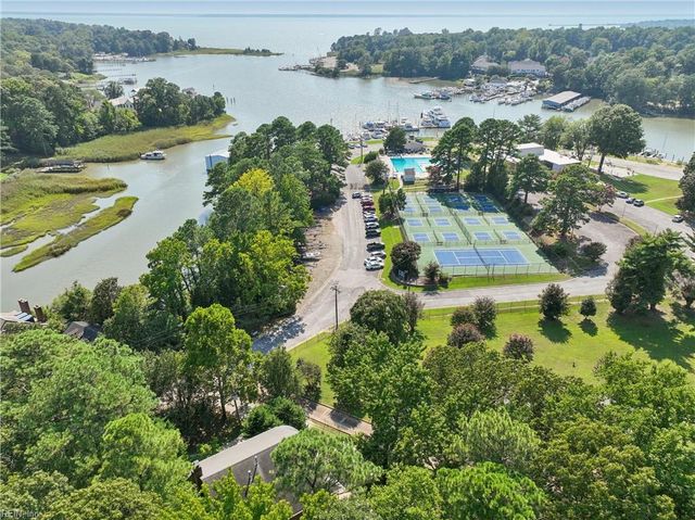 321 Maxwell LN, Newport News, VA 23606