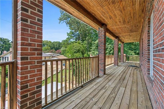 321 Maxwell LN, Newport News, VA 23606