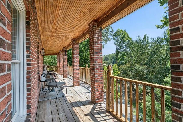321 Maxwell LN, Newport News, VA 23606
