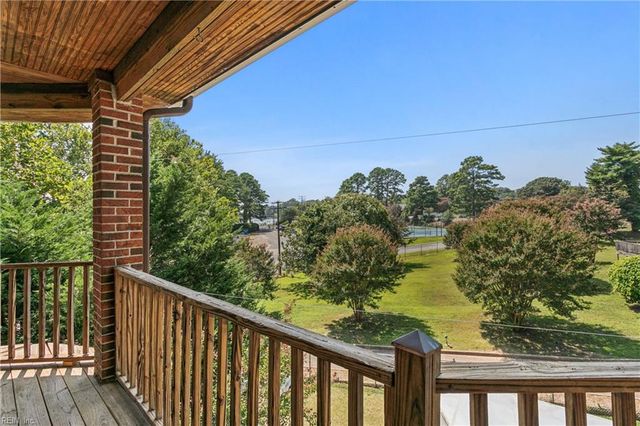 321 Maxwell LN, Newport News, VA 23606