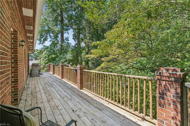 321 Maxwell LN, Newport News, VA 23606