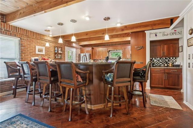321 Maxwell LN, Newport News, VA 23606