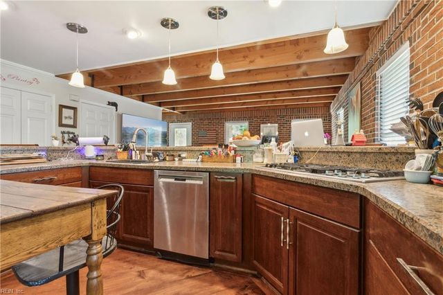321 Maxwell LN, Newport News, VA 23606