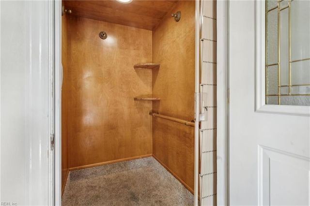 321 Maxwell LN, Newport News, VA 23606