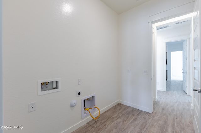 7566 W GELDING Drive, Peoria, AZ 85381