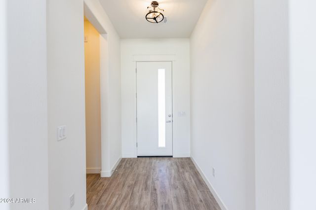 7566 W GELDING Drive, Peoria, AZ 85381